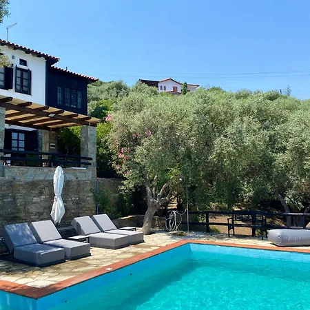 Villa Valia: Traditional Luxurious
