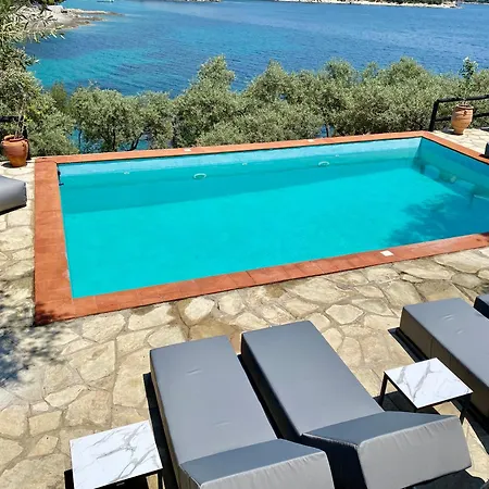 Villa Valia: Traditional Luxurious