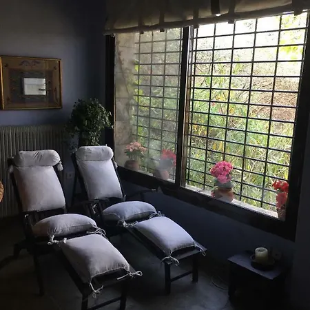 Villa Valia: Traditional Luxurious