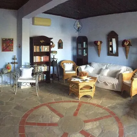 Valia: Traditional Luxurious *