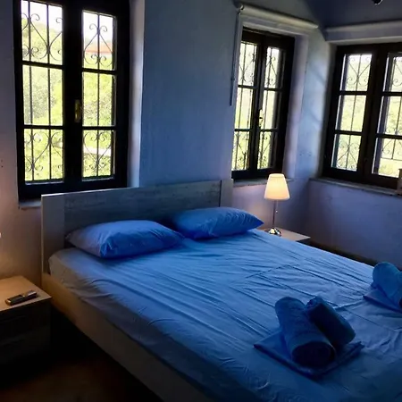 Valia: Traditional Luxurious Villa
