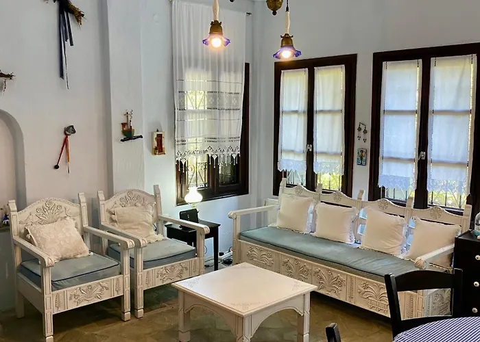 Villa Valia: Traditional Luxurious *