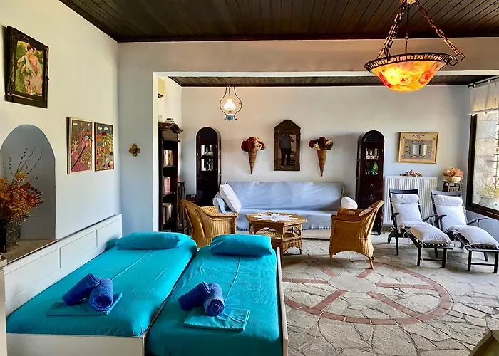 Valia: Traditional Luxurious Villa