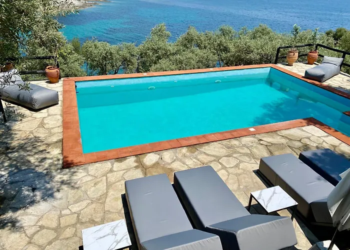 Villa Valia: Traditional Luxurious