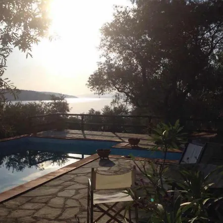 Valia: Traditional Luxurious Vila *