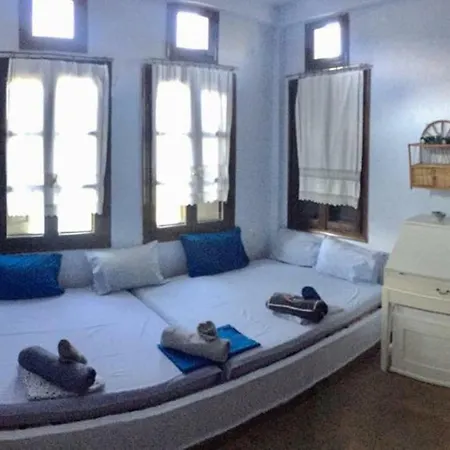 Vila Valia: Traditional Luxurious *