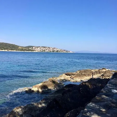 Valia: Traditional Luxurious