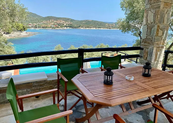 Valia: Traditional Luxurious *