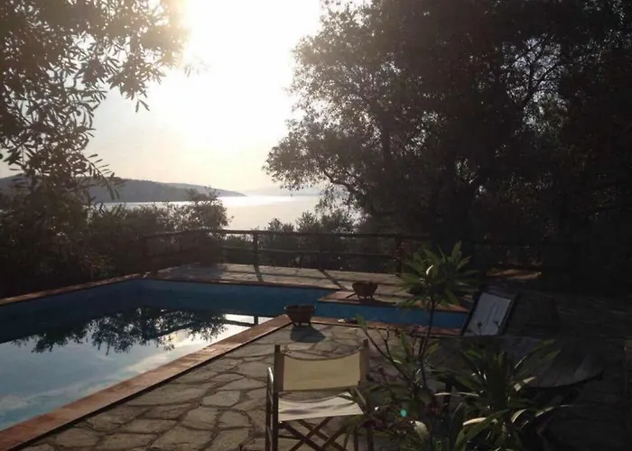 Valia: Traditional Luxurious Villa *