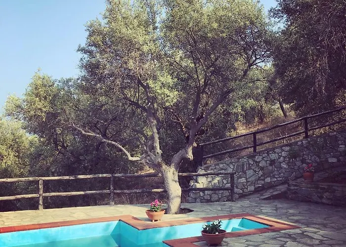 Valia: Traditional Luxurious Villa