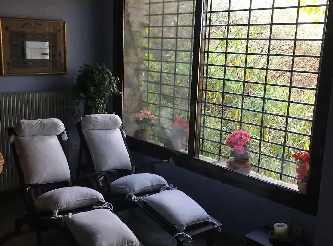 Villa Valia: Traditional Luxurious