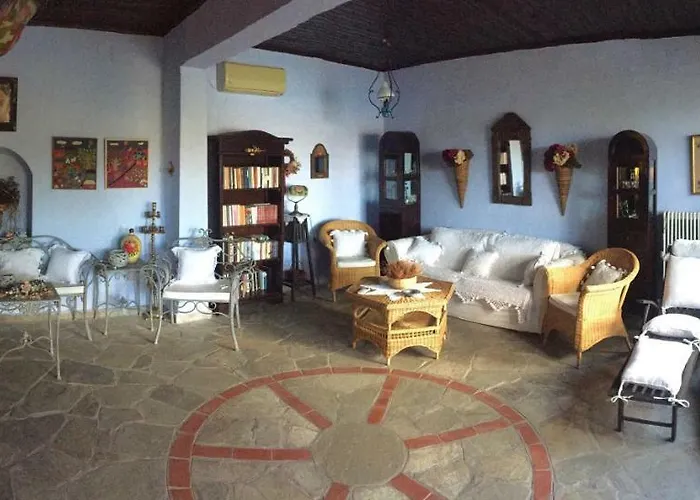 Valia: Traditional Luxurious *