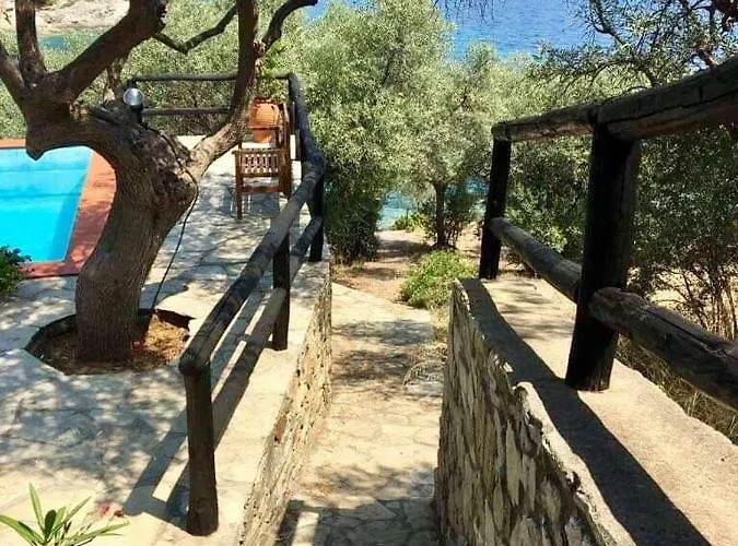 Valia: Traditional Luxurious Villa