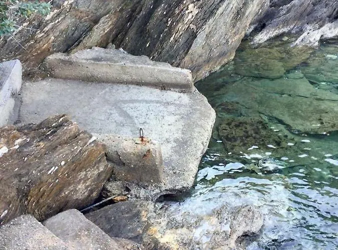 Valia: Traditional Luxurious