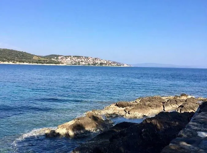 Valia: Traditional Luxurious