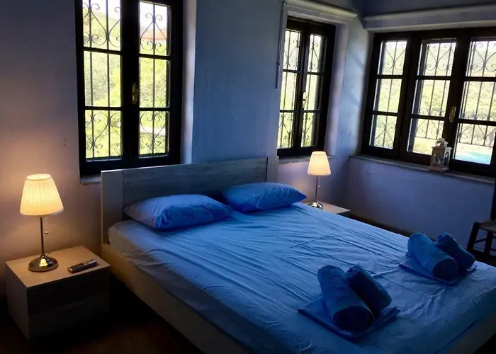 Valia: Traditional Luxurious Villa